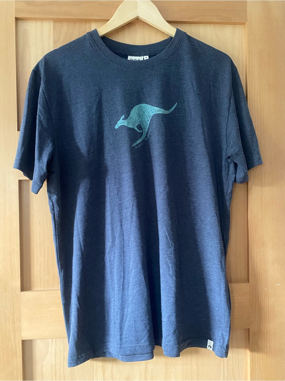 NWT Sydney, Australia T-Shirt - Grey - Men's size M - Kangaroo